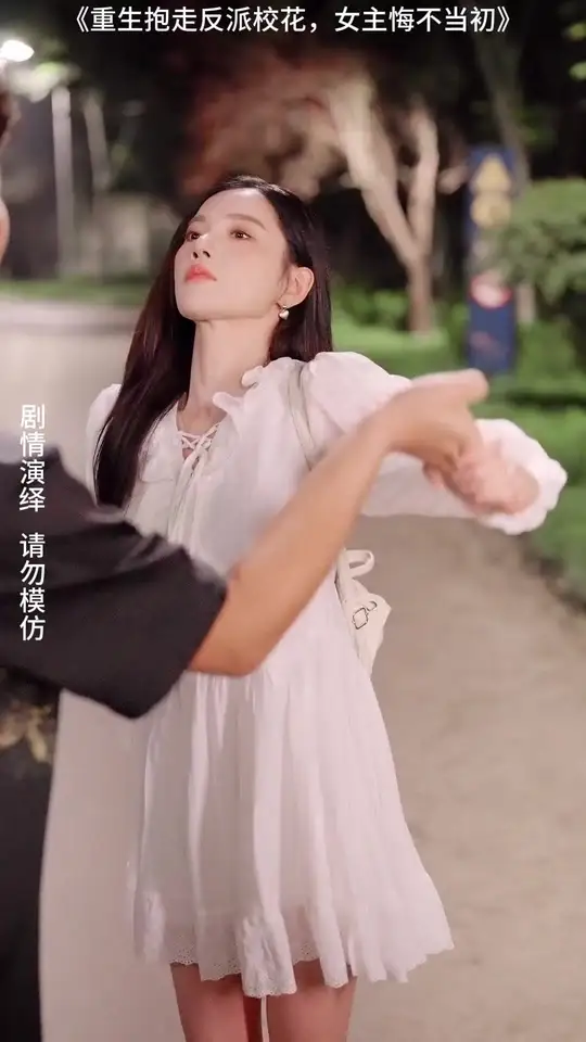 <em>重生</em>抱走反派校花女主悔不当初